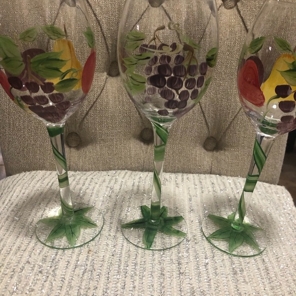 Three beautiful hand-painted, 8 ounce wine, glasses, floral grapes - Picture 3 of 6